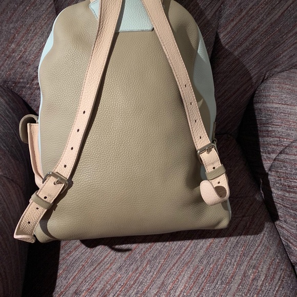 Pre owned custom made Roots backpack - Picture 7 of 7